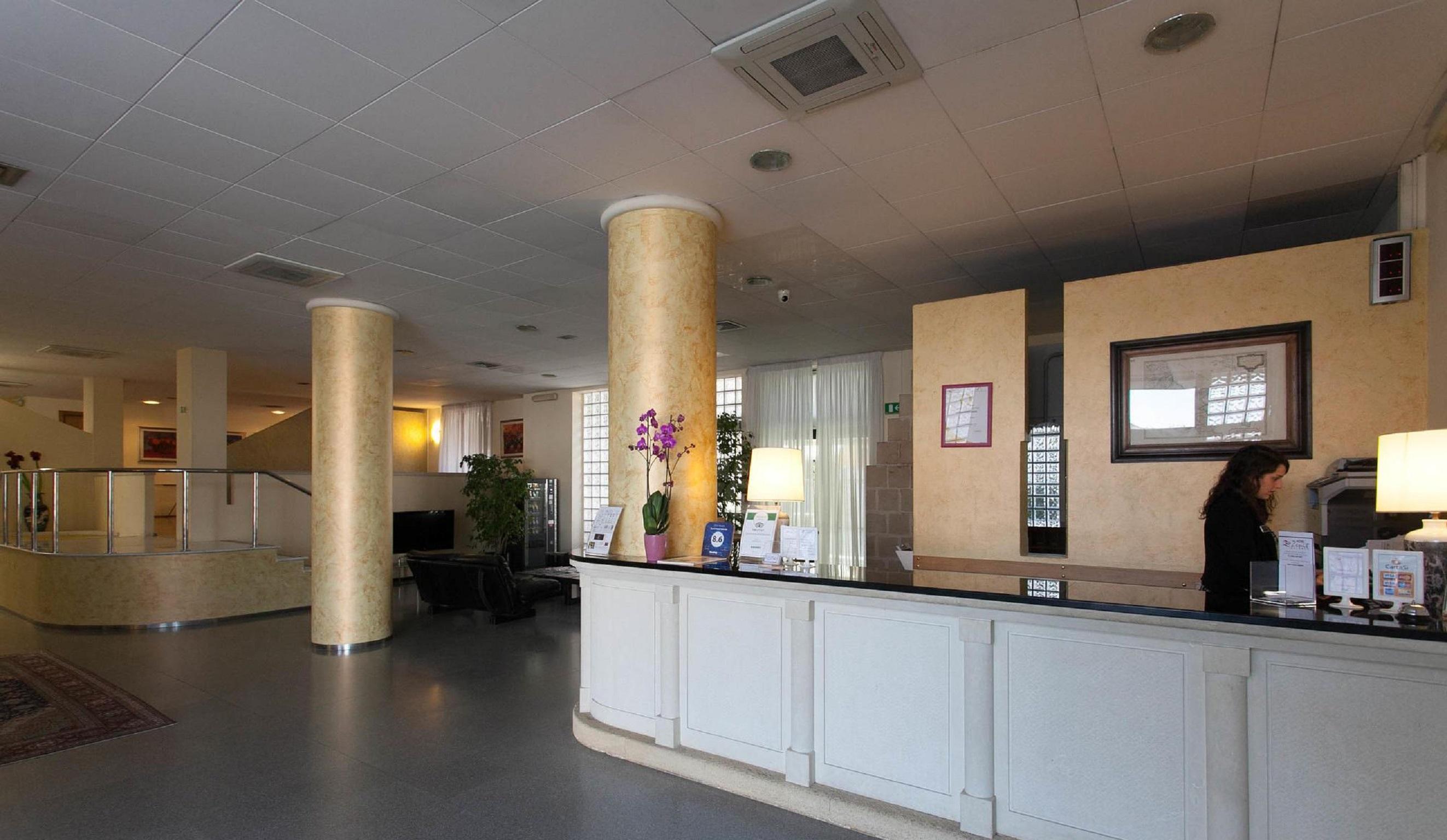 Hotel Zenit Salento Лече Екстериор снимка